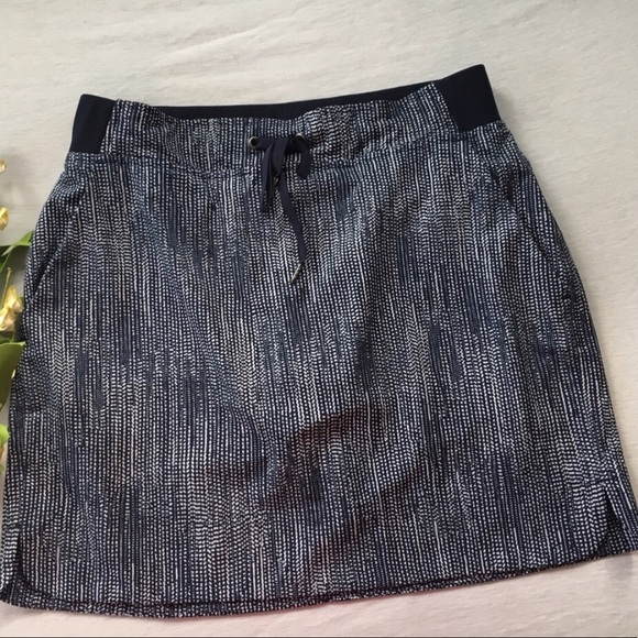 Athleta Pants - 🎊HP!🥳🎊Athleta Batik Midtown skort navy/white